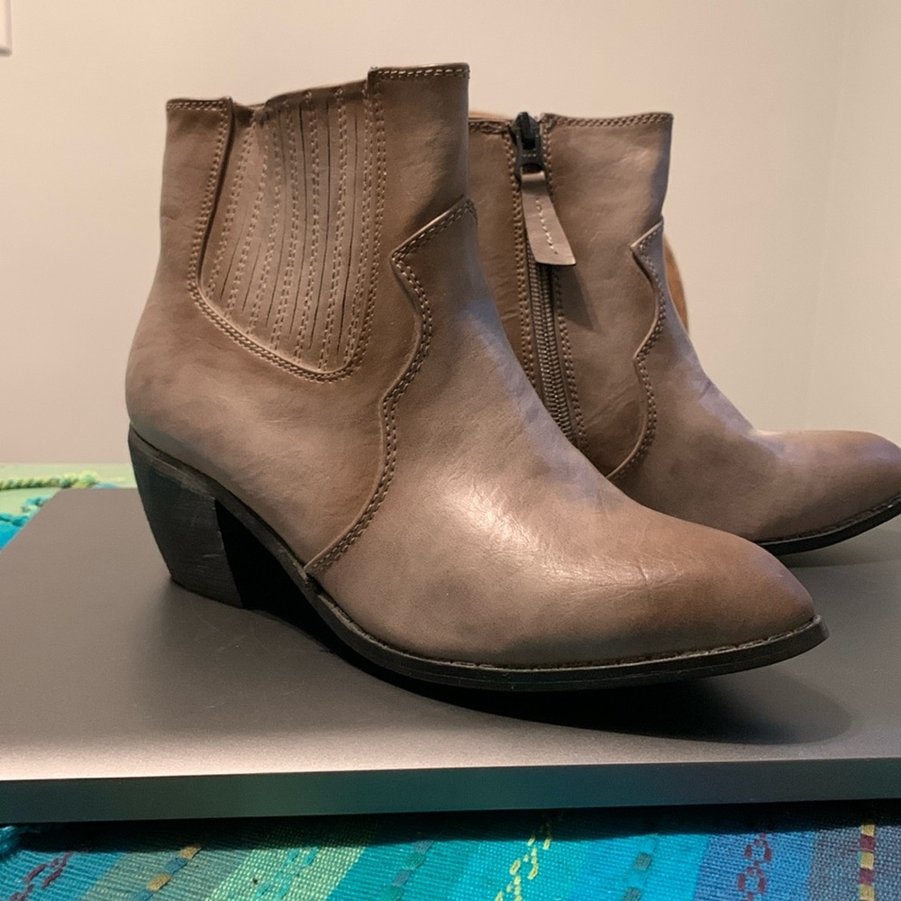 New Western ankle boots - Size 6